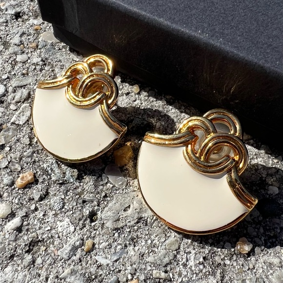 Vintage Cream Enamel and Gold Pierced Earrings - Picture 2 of 12